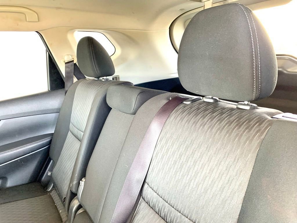 Used 2020 Nissan Rogue SV w/ Premium Package FWD image 13