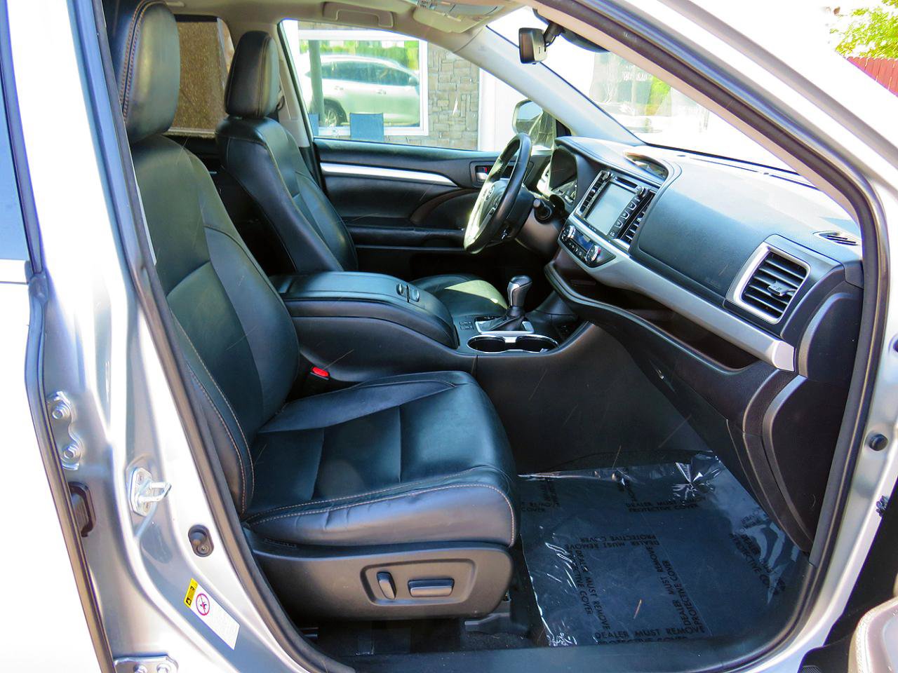 Used 2018 Toyota Highlander XLE FWD image 21