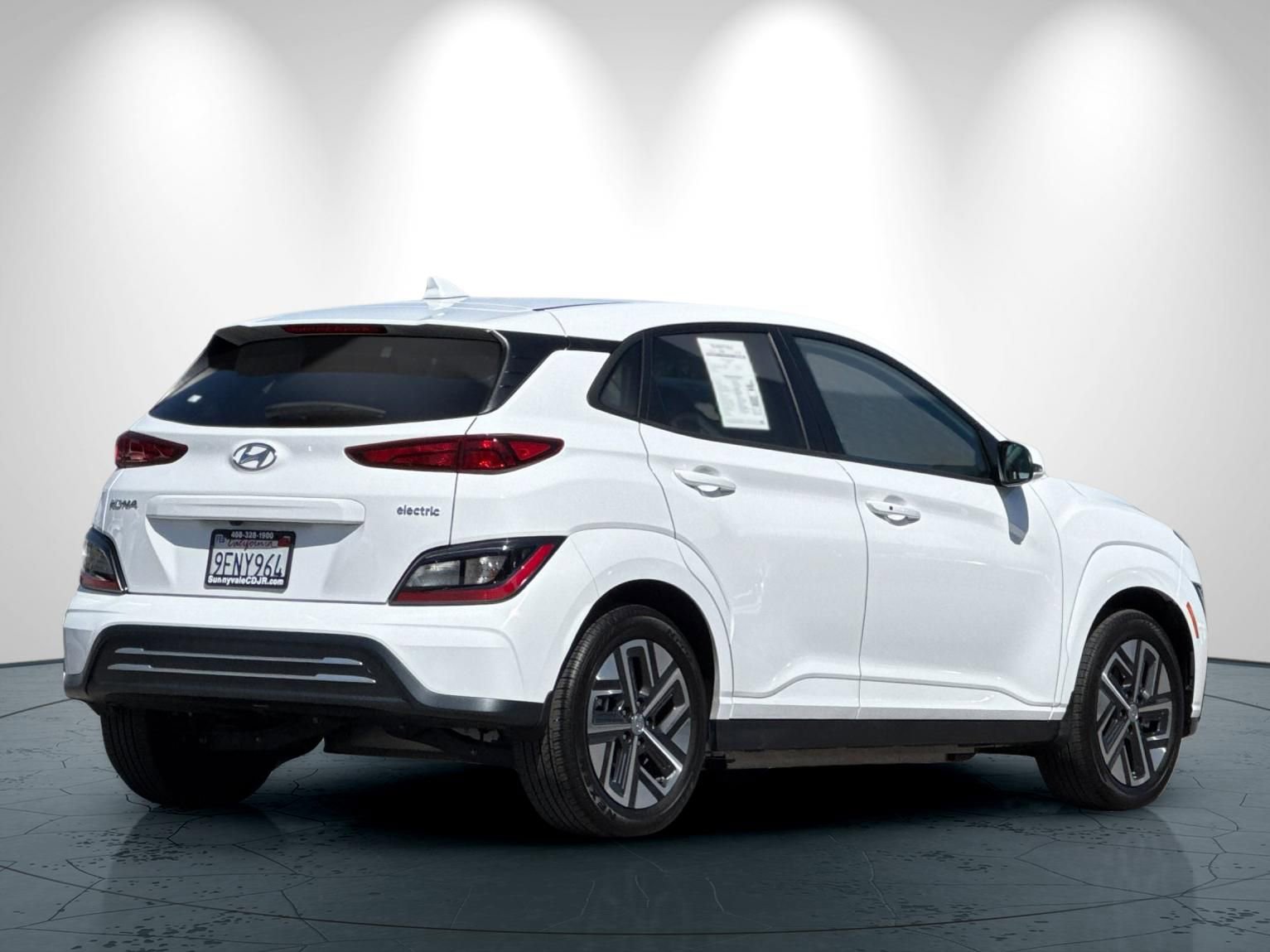 Used 2023 Hyundai Kona SE FWD image 4