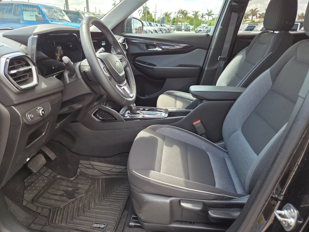 Used 2024 Chevrolet TrailBlazer LT w/ LT Cold Weather Package FWD image 23