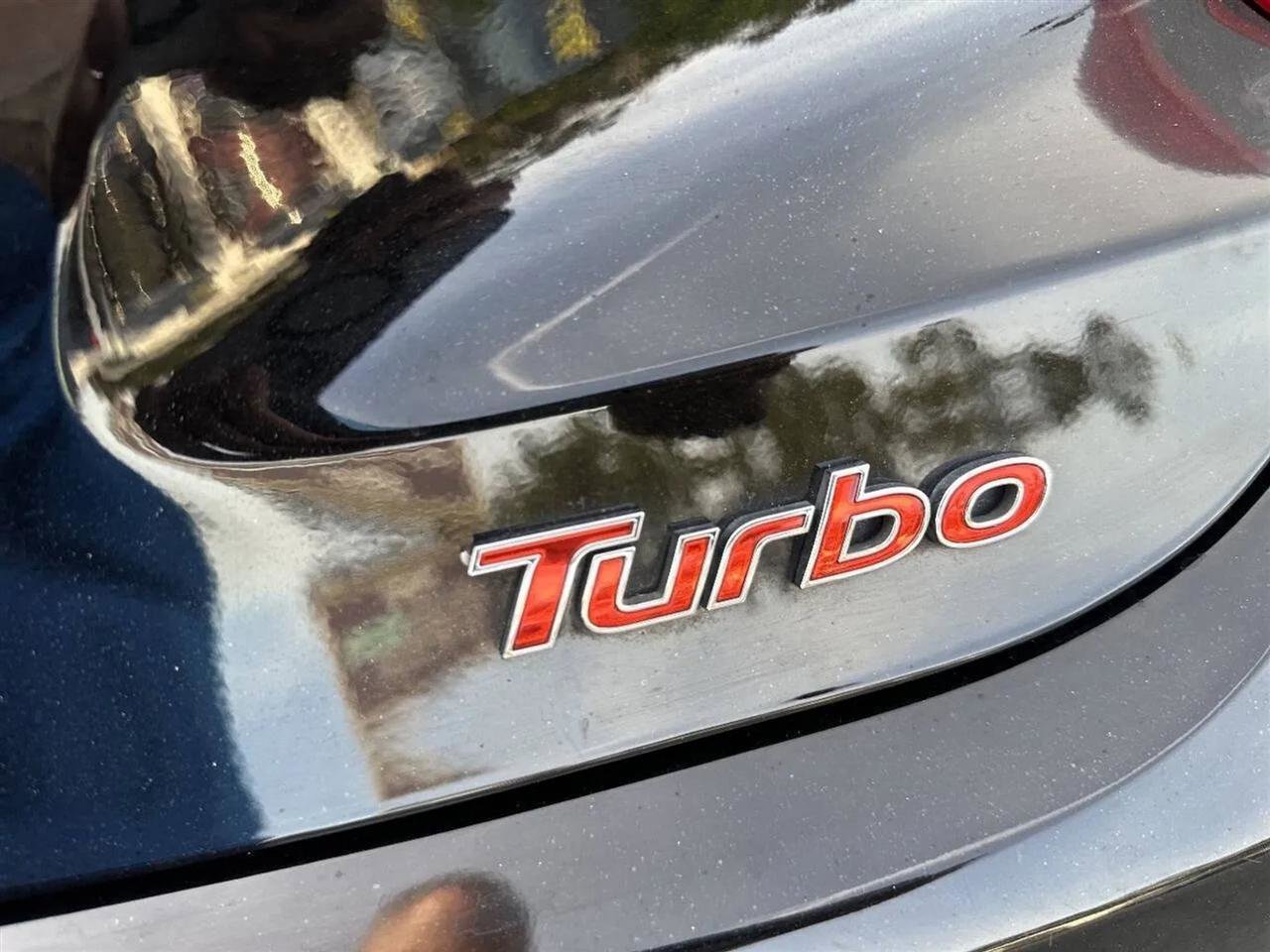 Used 2014 Hyundai Veloster Turbo image 11