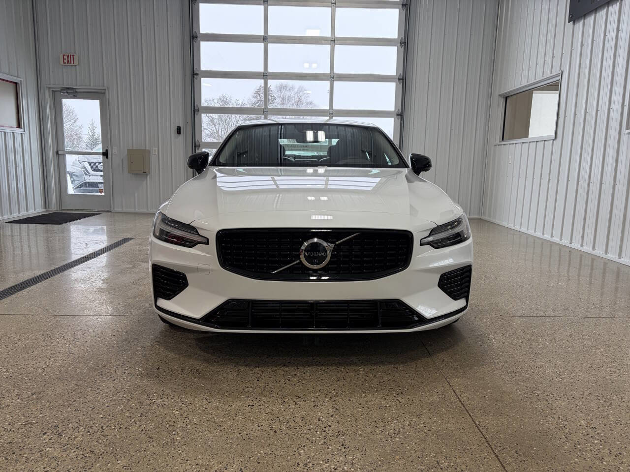 Used 2023 Volvo S60 T8 Plus image 7