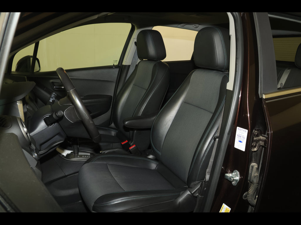 Used 2016 Chevrolet Trax LT w/ LT Sun and Sound Package AWD/4WD image 19