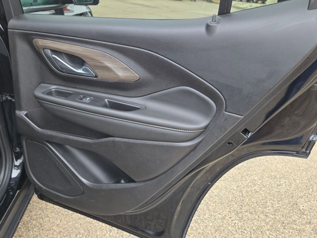 Used 2024 GMC Terrain Denali w/ Denali Premium Package image 10