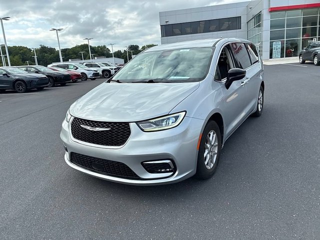 Used 2024 Chrysler Pacifica Touring-L FWD image 20