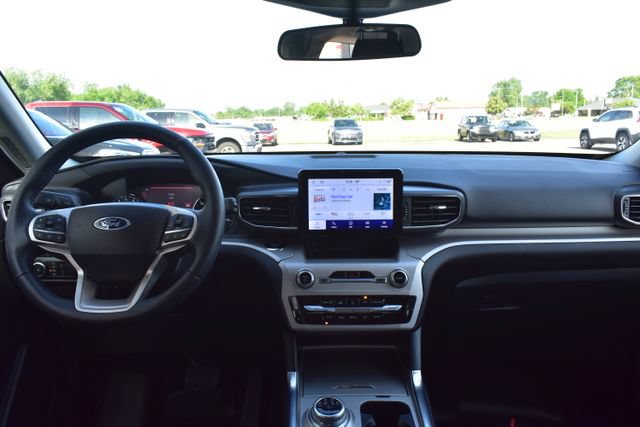 Used 2023 Ford Explorer XLT w/ Equipment Group 202A AWD/4WD image 37