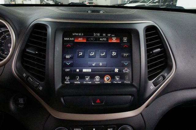 Used 2016 Jeep Cherokee Limited AWD/4WD image 9