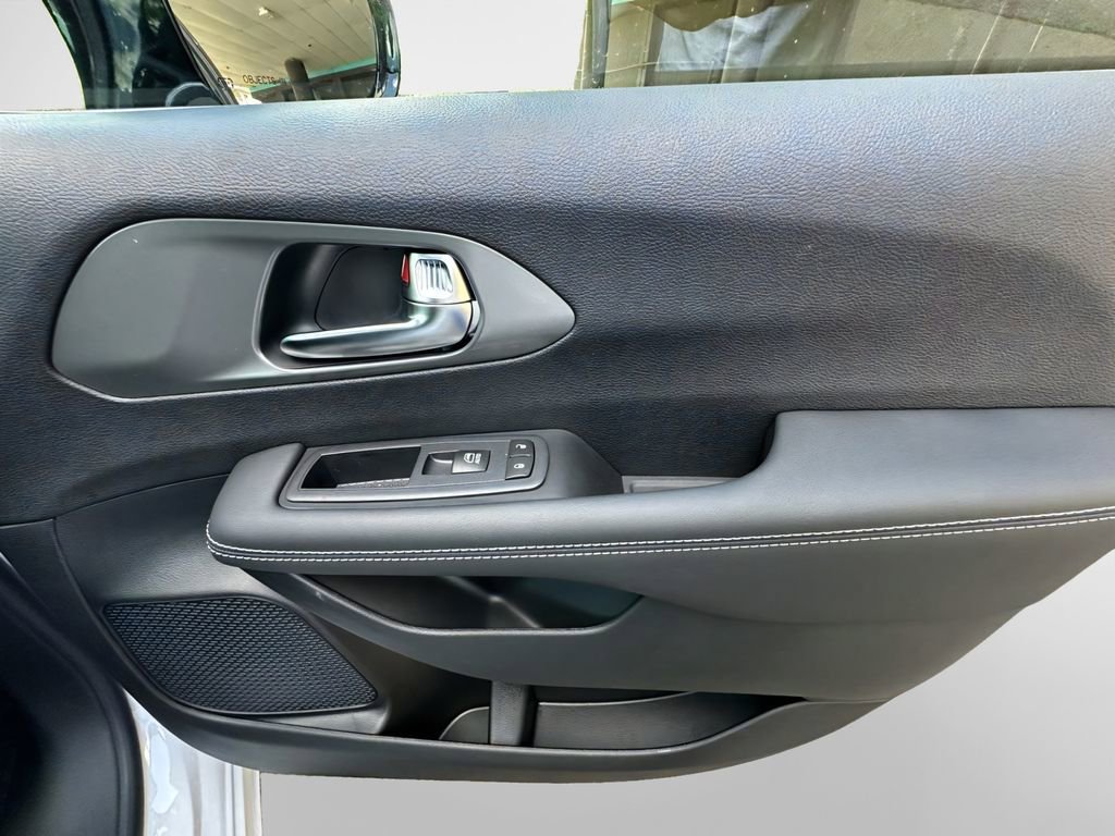 New 2026 Chrysler Pacifica Select FWD image 27