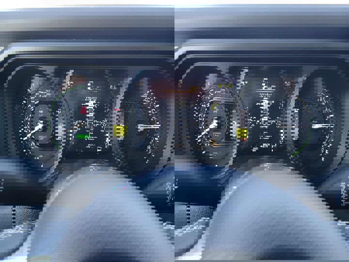 Used 2025 Jeep Wrangler Sahara image 36