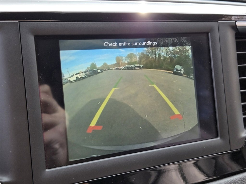 Used 2020 Chrysler Pacifica Touring-L image 28