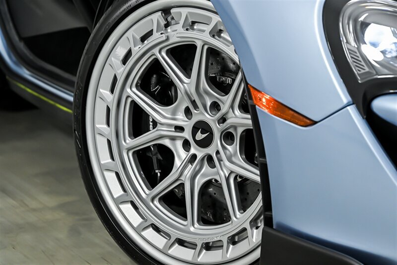 Used 2020 McLaren 600LT Spider RWD image 3