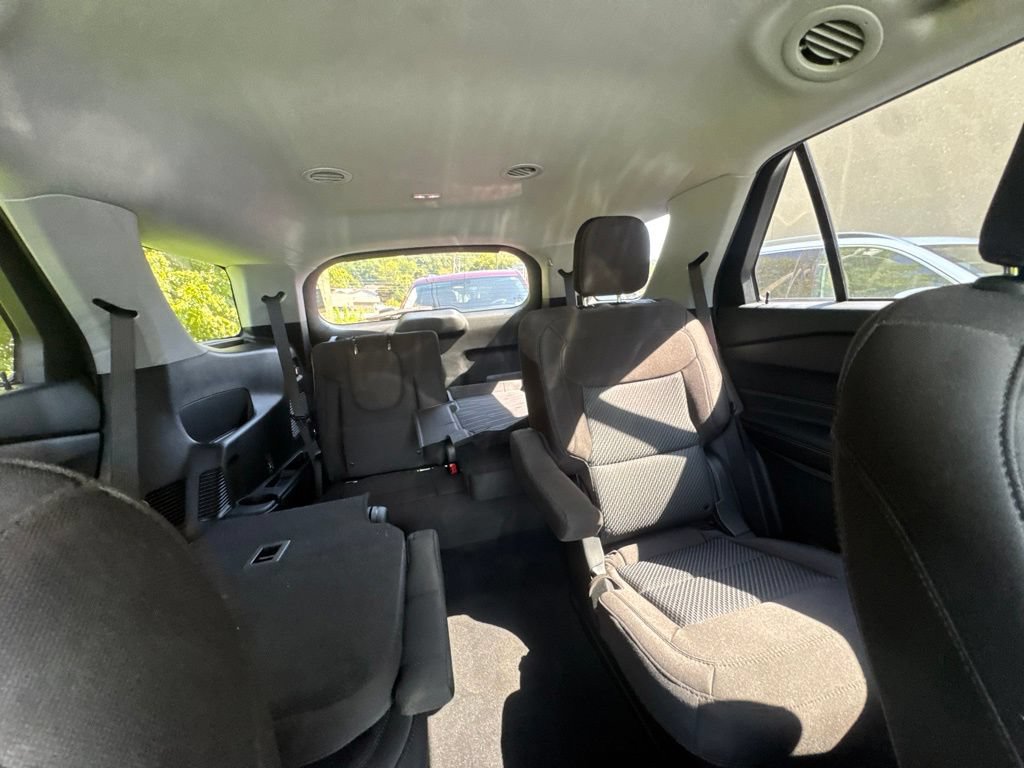 Used 2023 Ford Explorer XLT AWD/4WD image 15