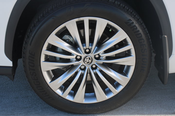 Certified 2025 Toyota Highlander Platinum AWD/4WD image 10
