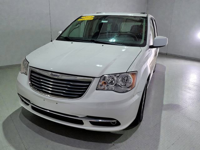Used 2015 Chrysler Town & Country Touring w/ Driver Convenience Group image 16