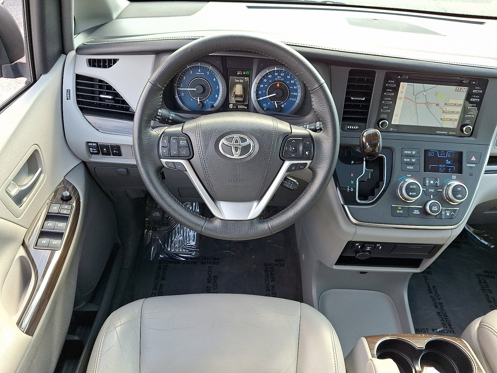 Used 2018 Toyota Sienna XLE w/ XLE Navigation Package FWD image 12