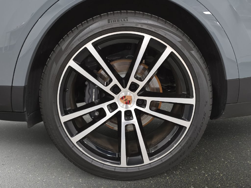 Certified 2026 Porsche Cayenne AWD/4WD image 28