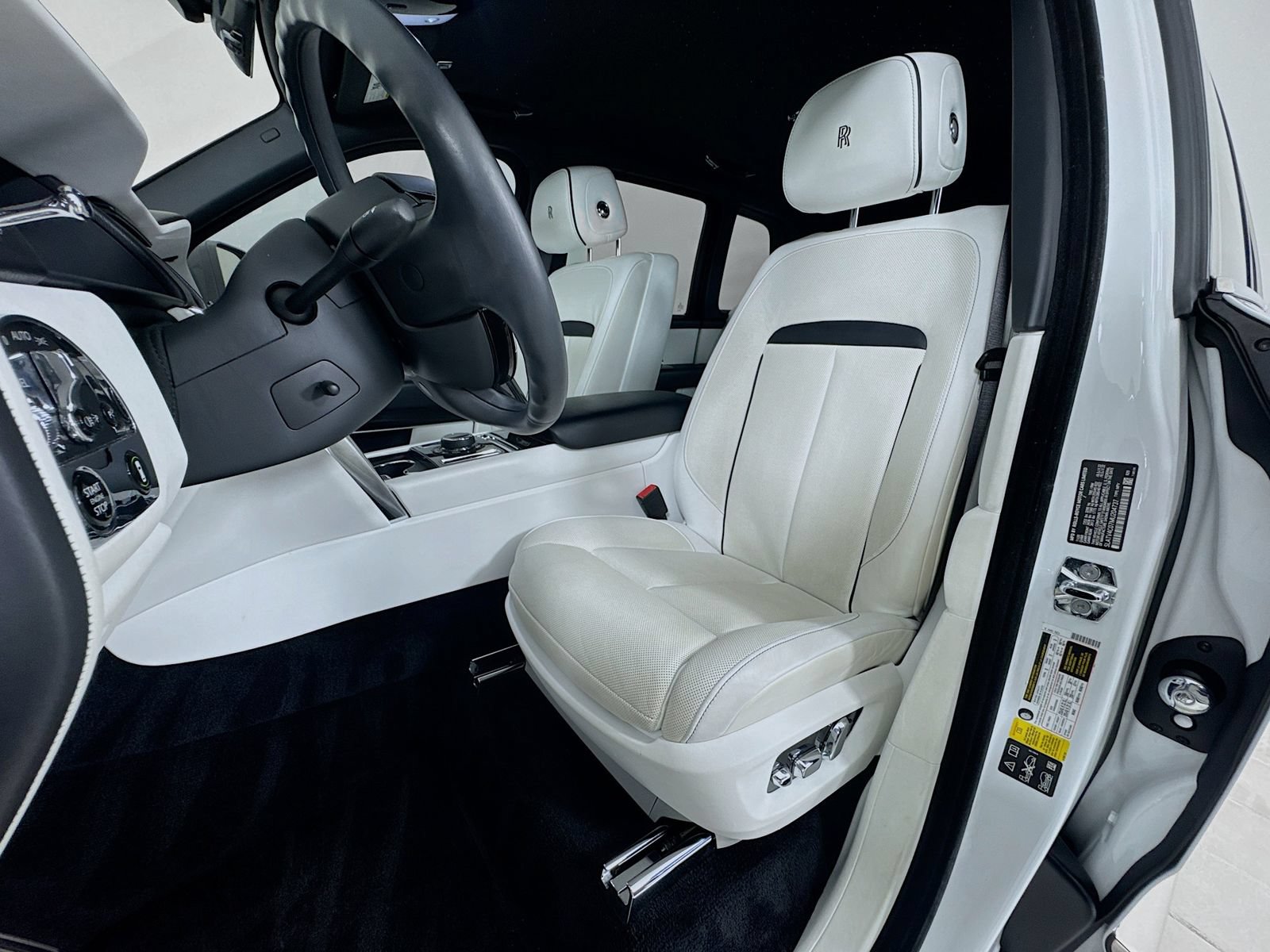 Certified 2021 Rolls-Royce Cullinan AWD/4WD image 21