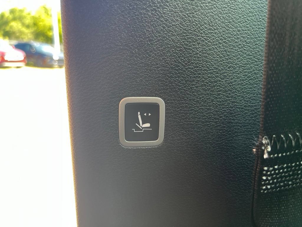 Used 2025 Chrysler Pacifica Select FWD image 26