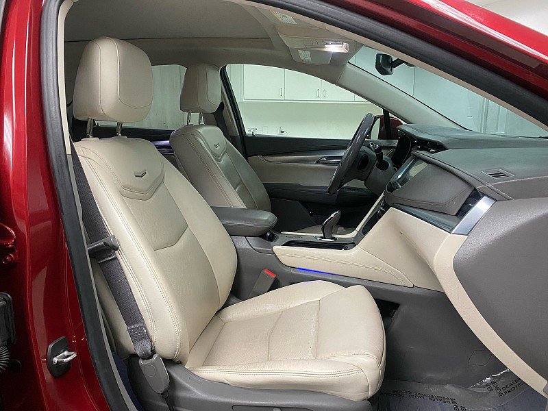 Used 2019 Cadillac XT5 Luxury w/ LPO, Radiant Package image 14
