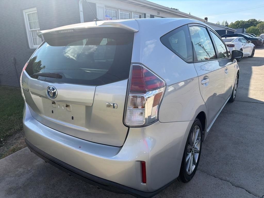 Used 2016 Toyota Prius V Five image 10