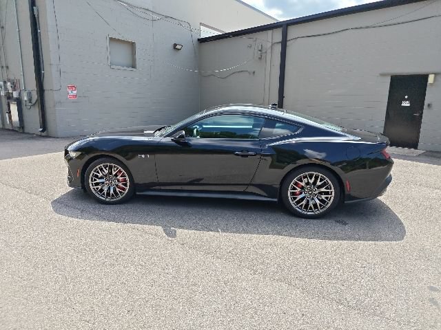 Used 2024 Ford Mustang GT Premium RWD image 5