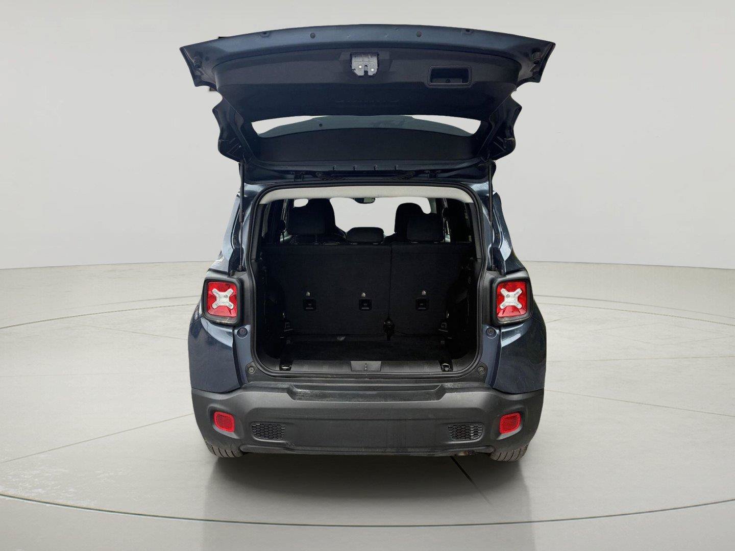 Used 2023 Jeep Renegade Latitude w/ Premium Group AWD/4WD image 9