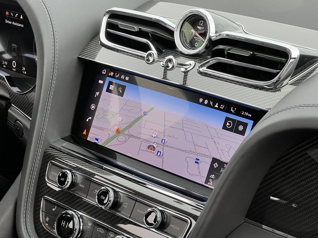 Used 2022 Bentley Bentayga V8 image 44