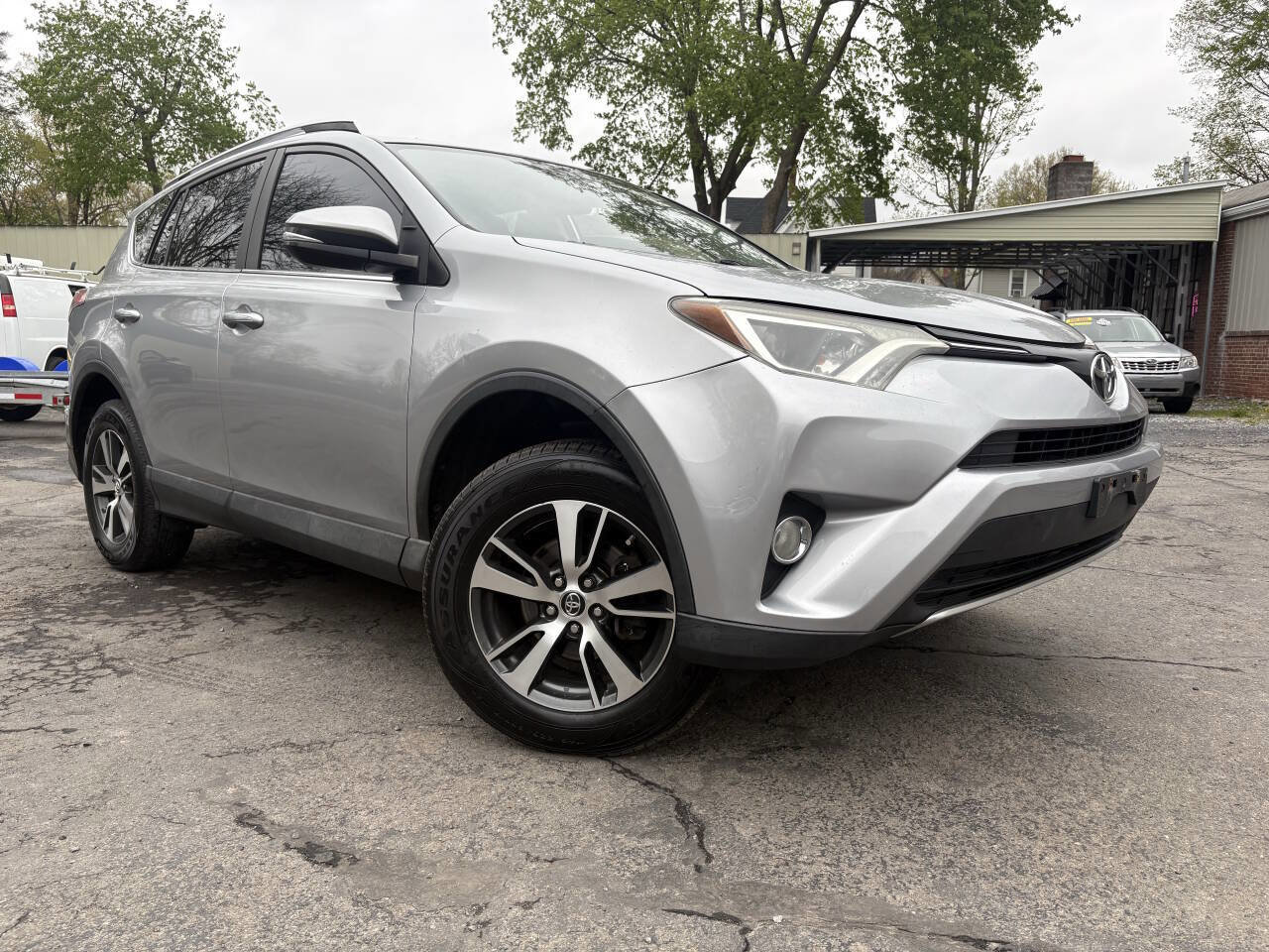 Used 2016 Toyota RAV4 XLE AWD/4WD image 3