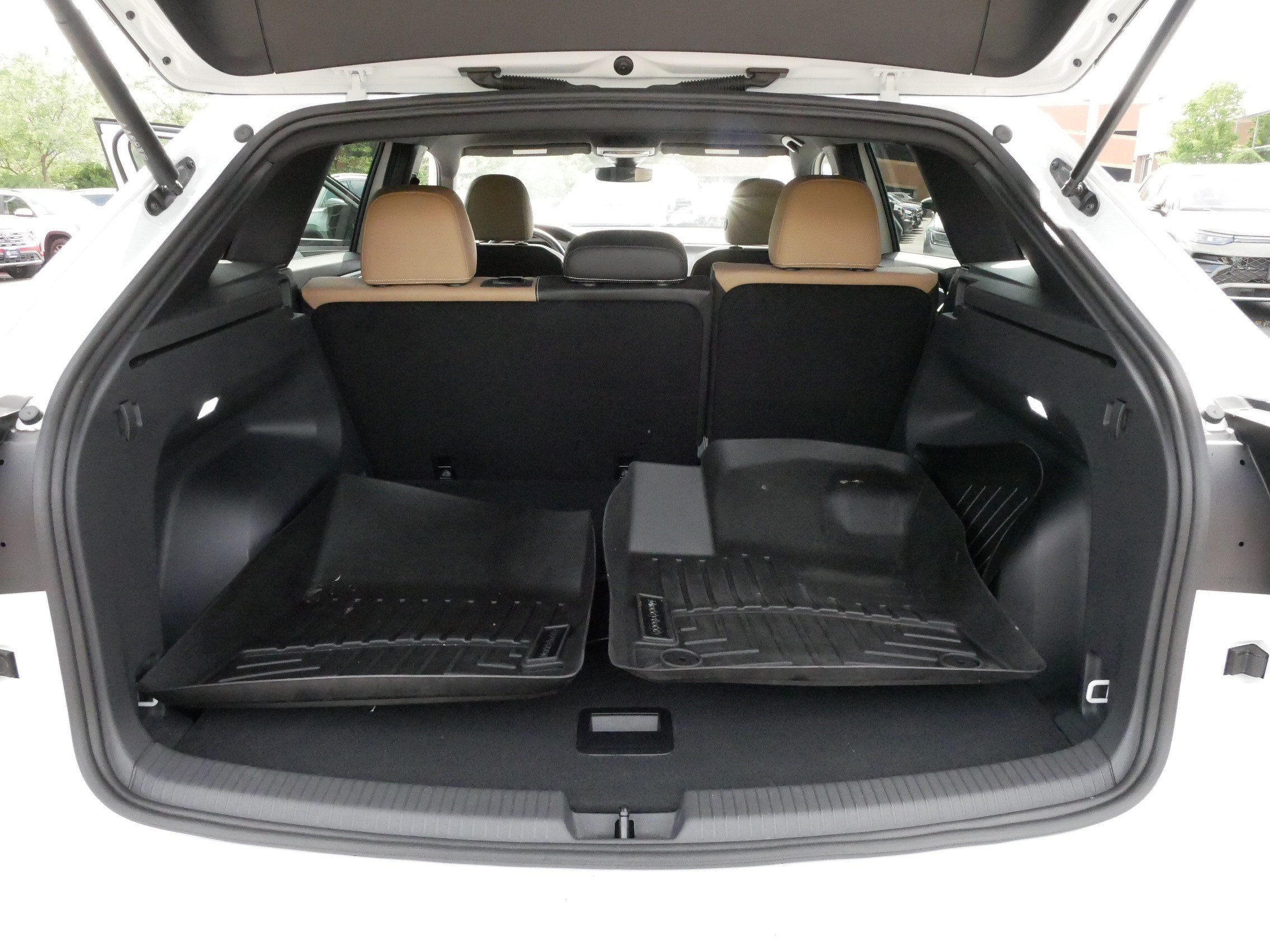 Certified 2024 Volkswagen Atlas Cross Sport SE AWD/4WD image 18