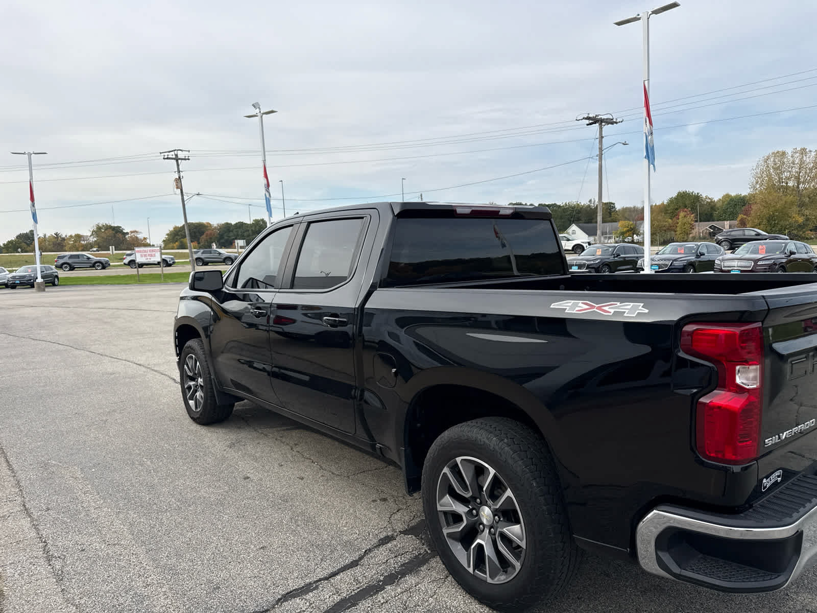 Used 2022 Chevrolet Silverado 1500 LT AWD/4WD image 9