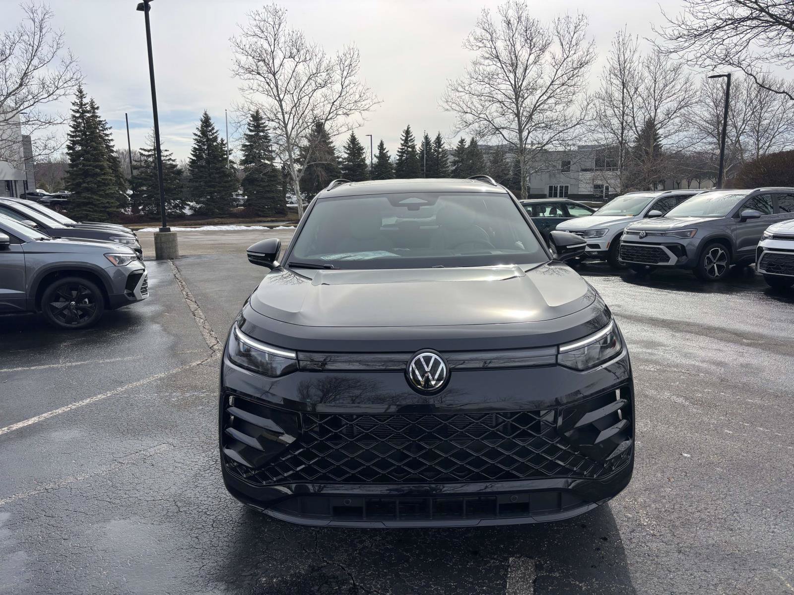 Used 2026 Volkswagen Tiguan SE R-Line AWD/4WD image 2