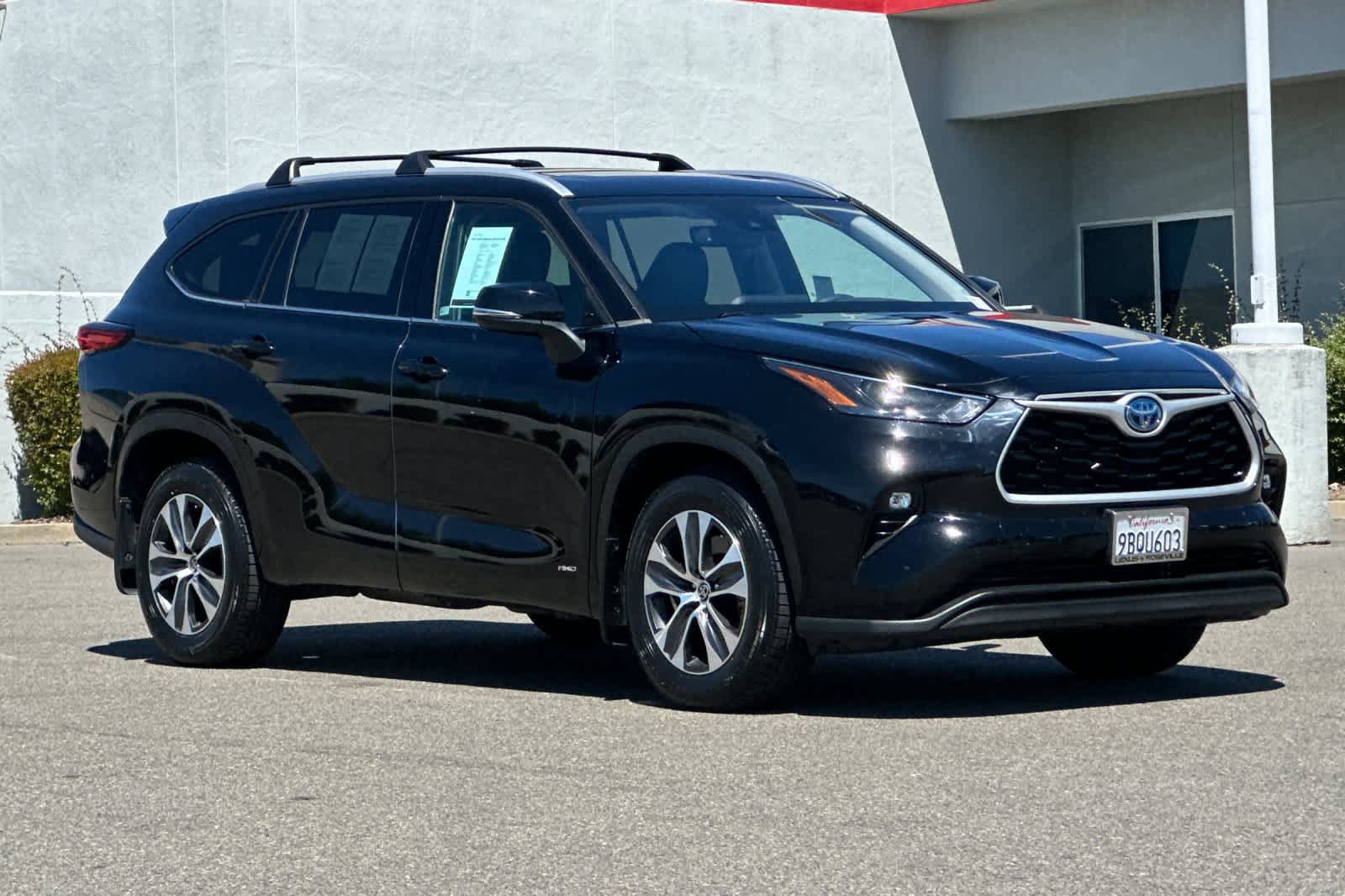 Used 2022 Toyota Highlander XLE AWD/4WD image 5