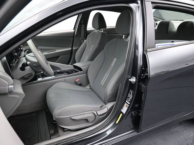 Used 2022 Hyundai Elantra SEL image 11