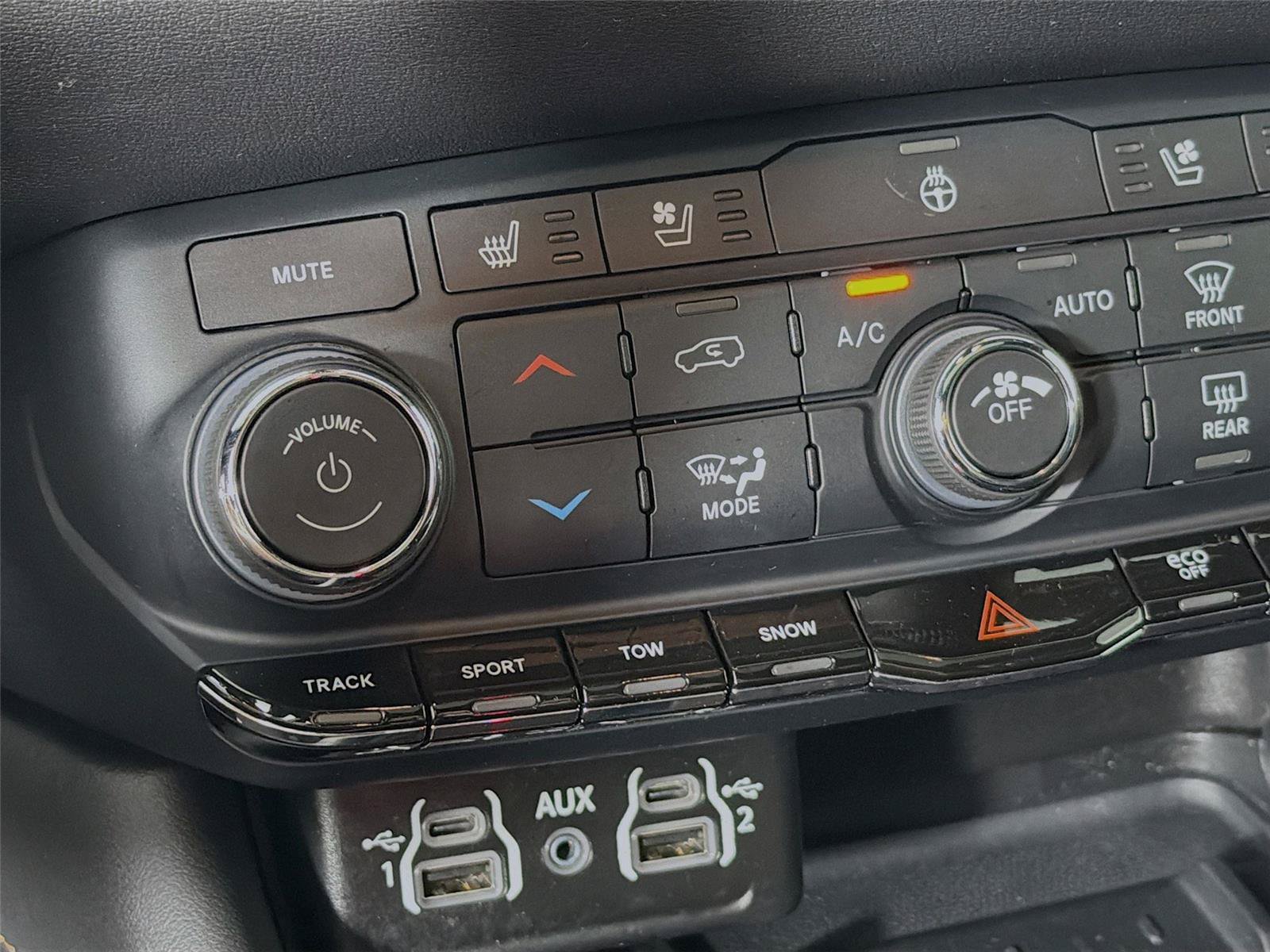 Used 2025 Dodge Durango R/T AWD/4WD image 25