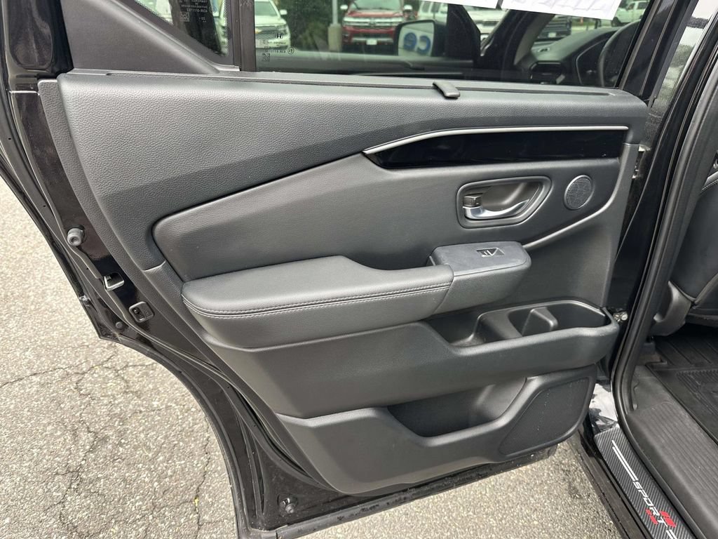 Used 2023 Honda Pilot Touring image 19