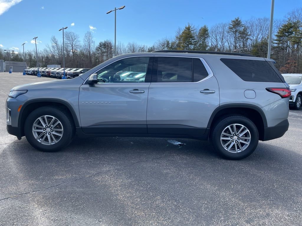 Used 2023 Chevrolet Traverse LT w/ Rear Camera Mirror Package image 3
