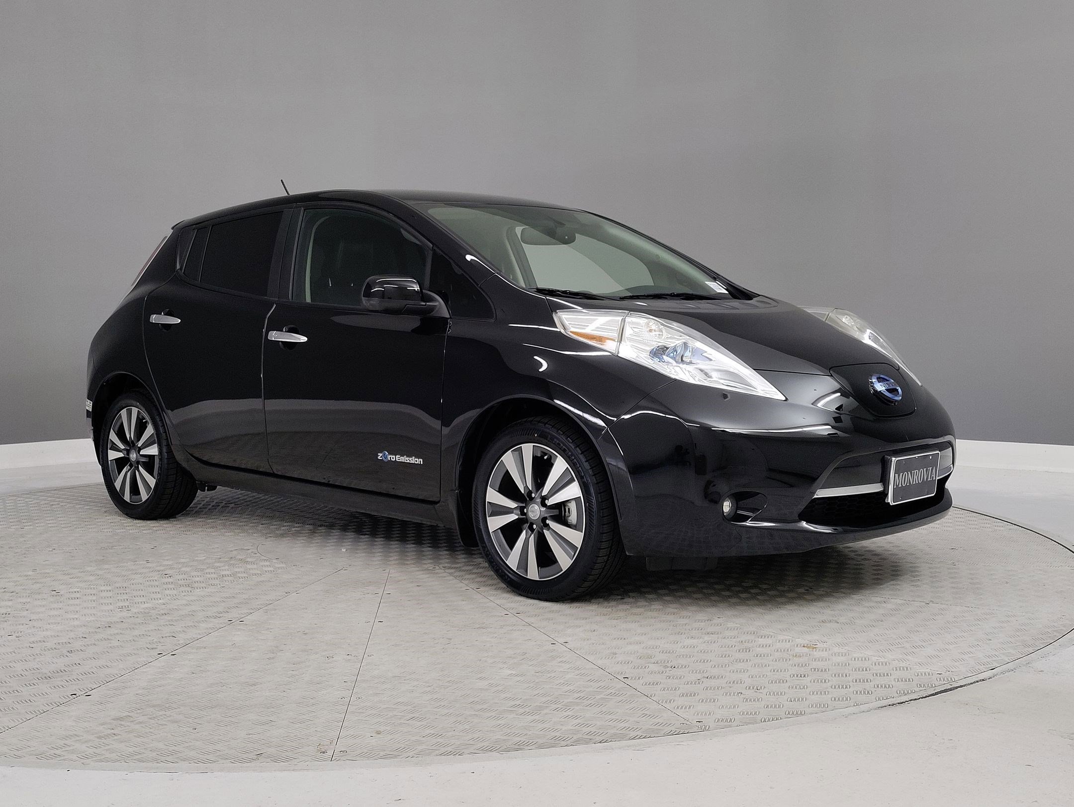 Used 2015 Nissan Leaf SL w/ Premium Package image 38