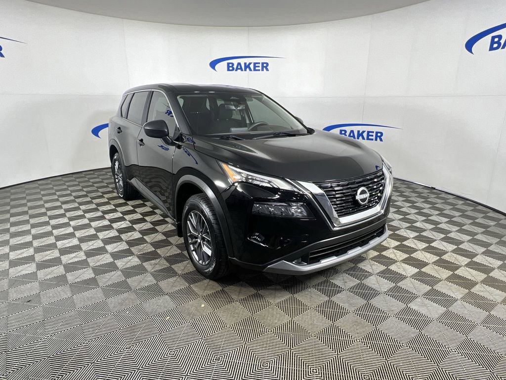 Used 2023 Nissan Rogue S image 2