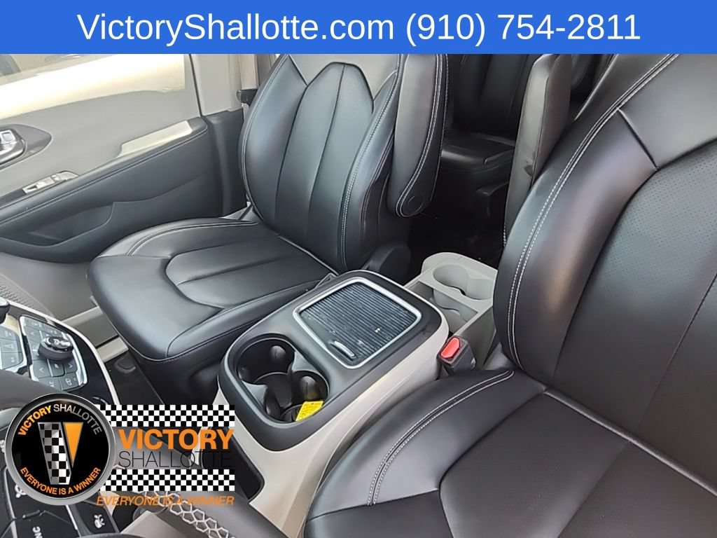 Certified 2024 Chrysler Pacifica Limited FWD image 23