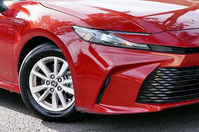 Used 2025 Toyota Camry LE w/ Convenience Package FWD image 4