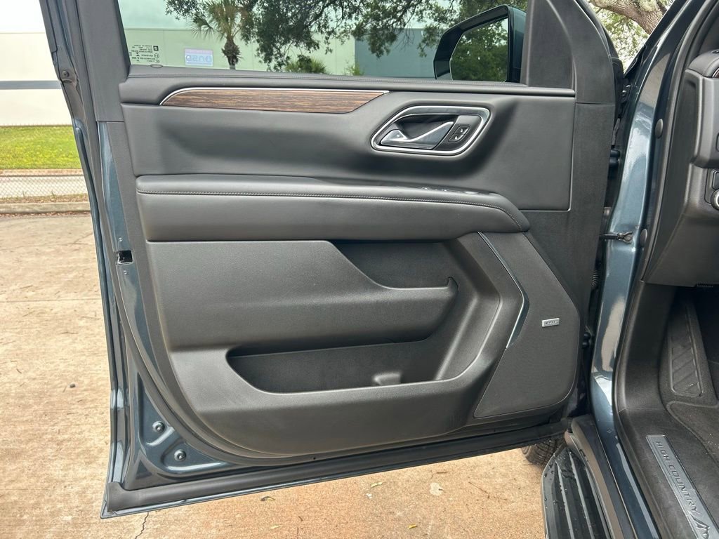 Used 2021 Chevrolet Suburban High Country RWD image 16