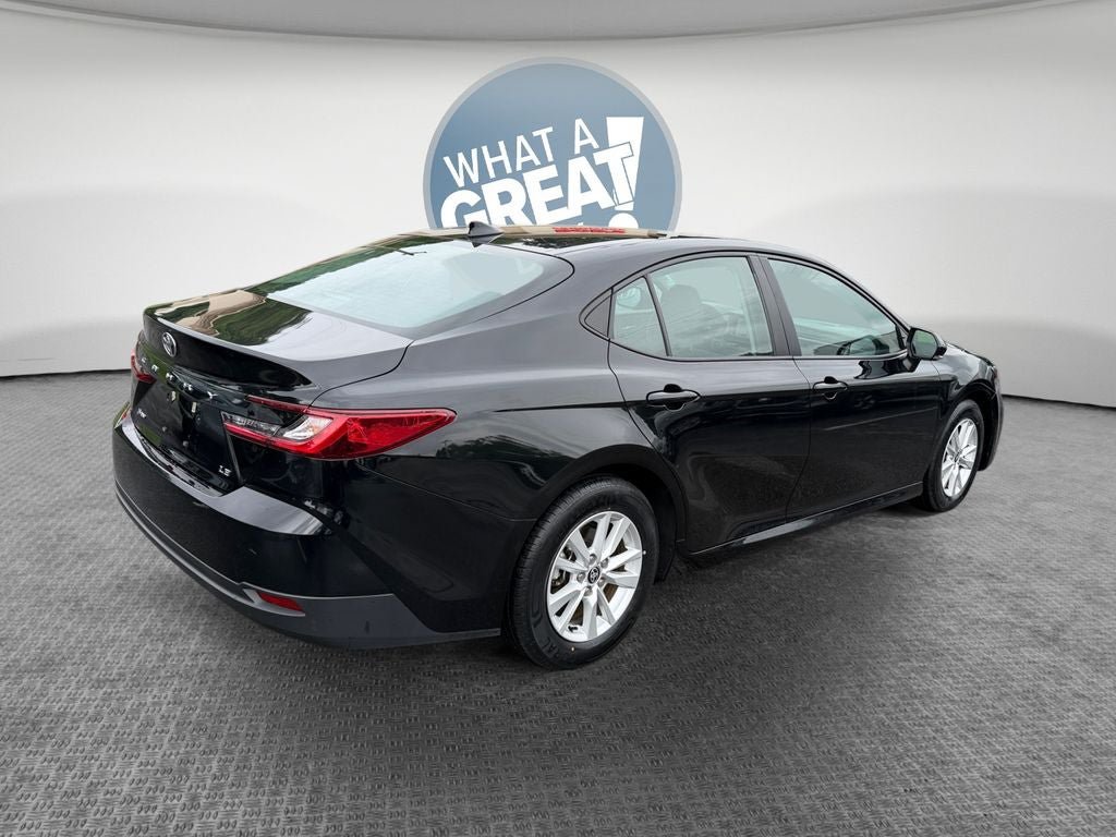 Used 2025 Toyota Camry LE FWD image 3