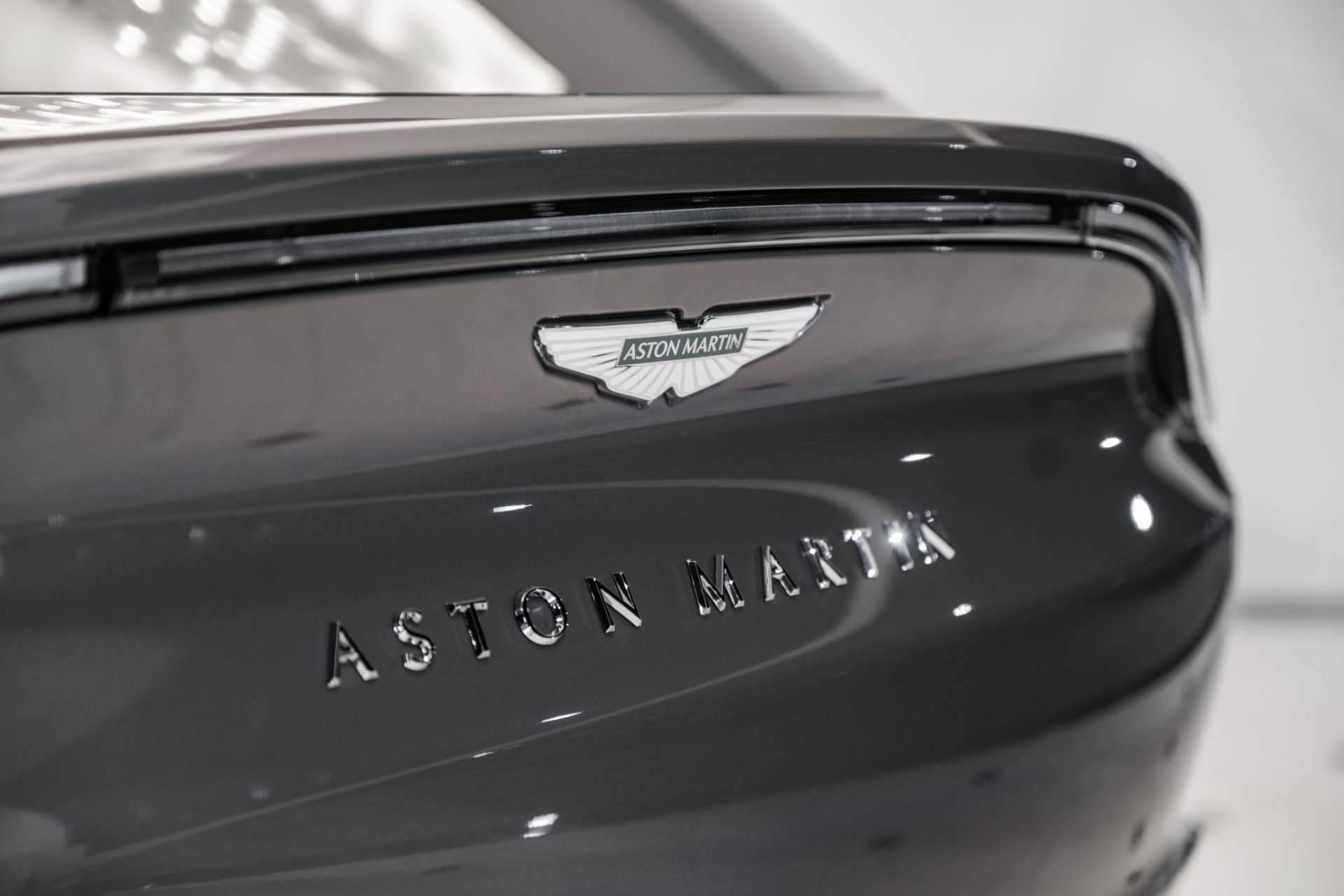 Used 2025 Aston Martin DBX 707 image 8