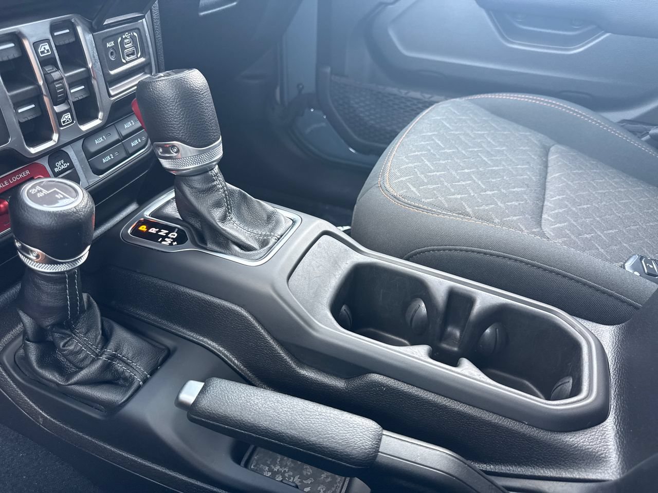 Used 2026 Jeep Gladiator Mojave AWD/4WD image 23