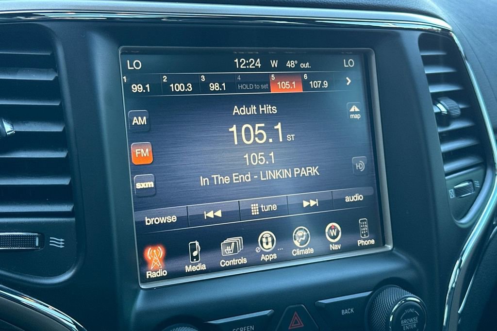 Used 2017 Jeep Grand Cherokee Overland w/ Jeep Active Safety Group image 19