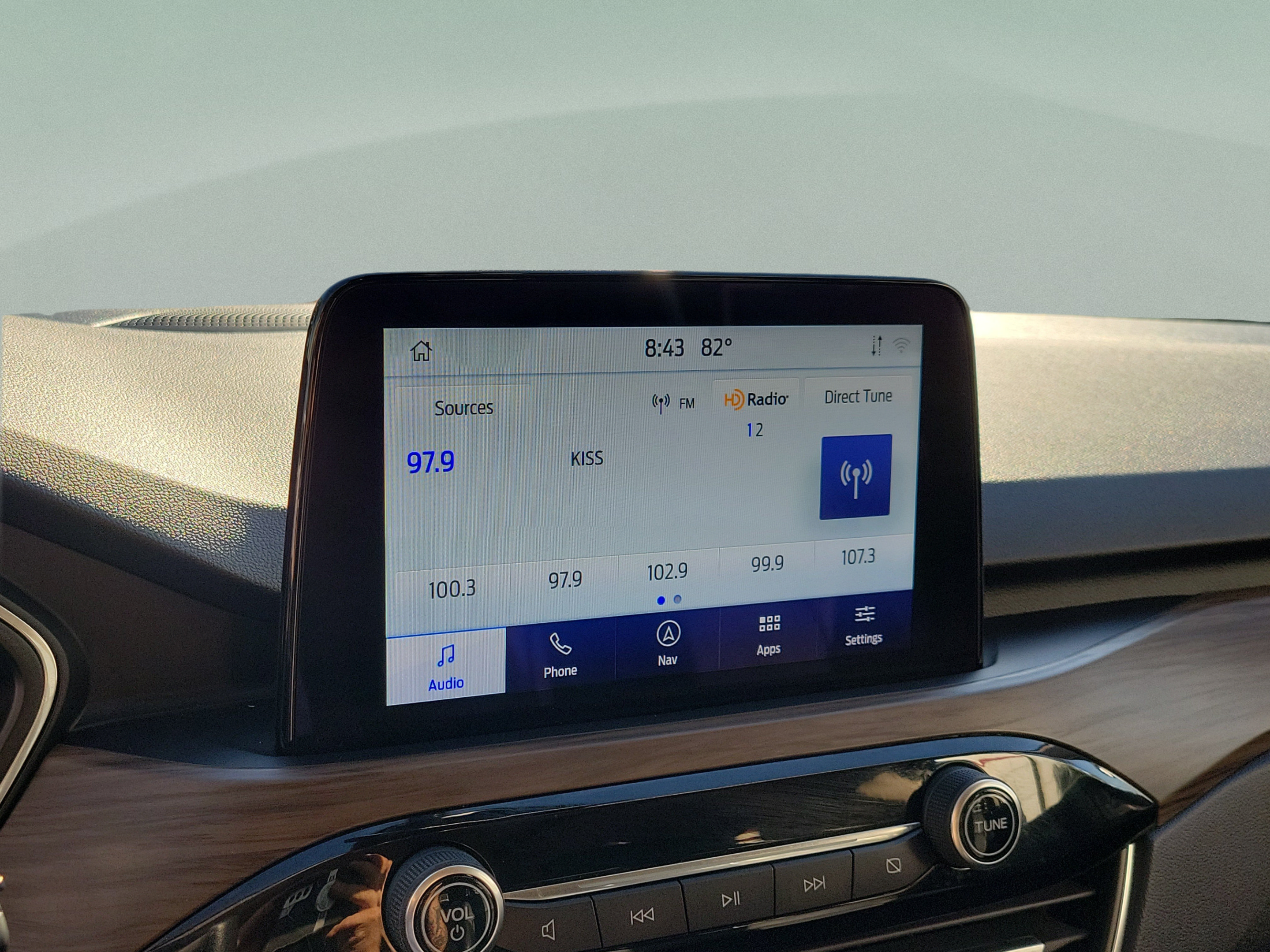 Used 2020 Ford Escape Titanium FWD image 17