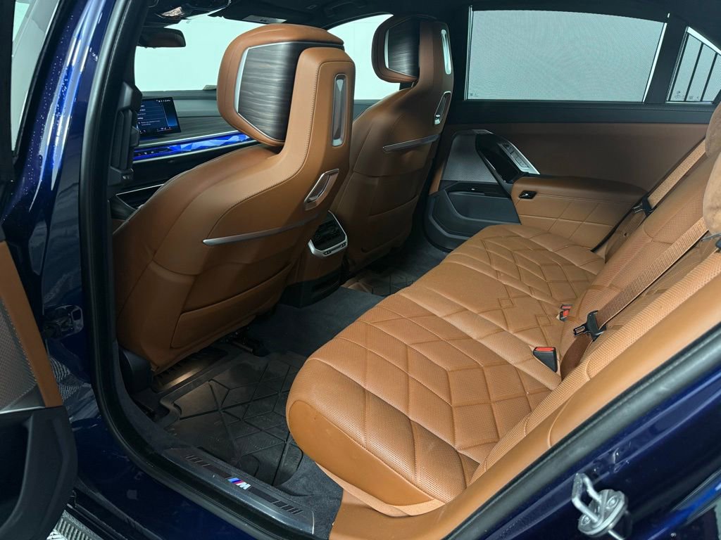 Used 2024 BMW 760i xDrive w/ Executive Package image 19