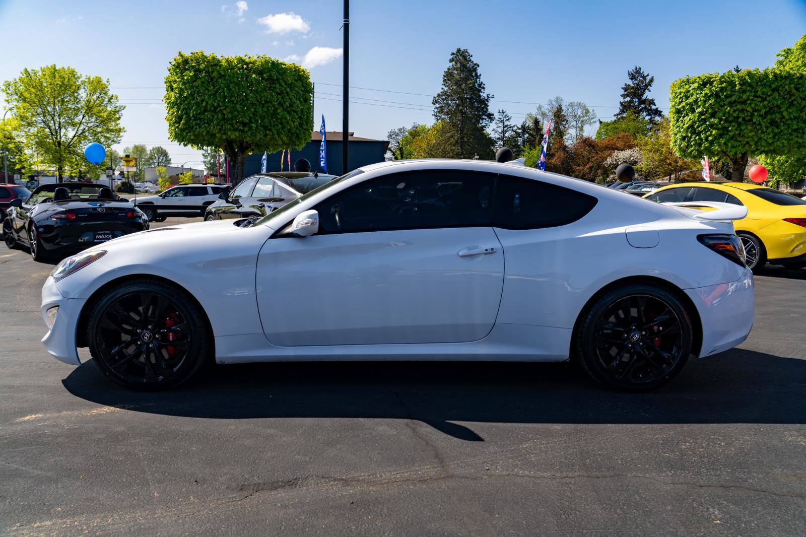 Used 2016 Hyundai Genesis Coupe 3.8 RWD image 12