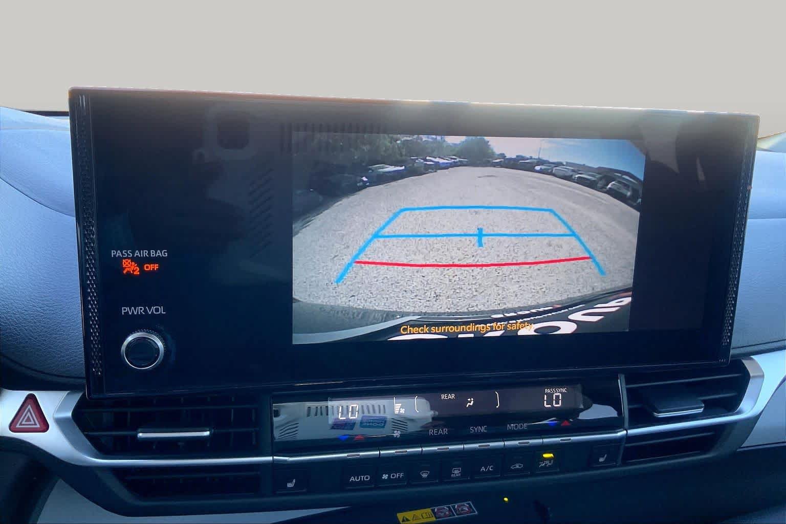 Used 2025 Toyota Sienna XLE FWD image 26