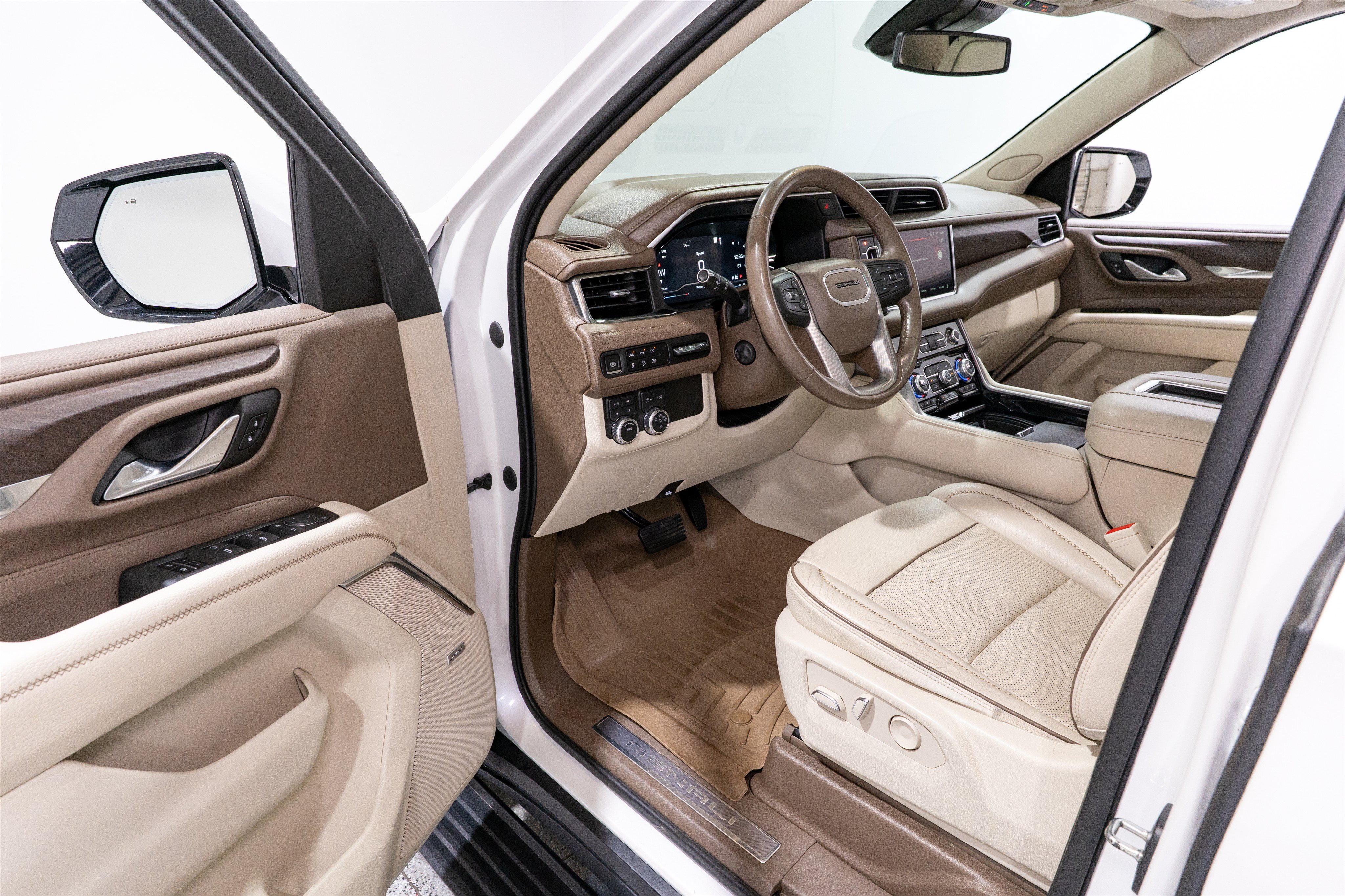 Used 2023 GMC Yukon Denali AWD/4WD image 13